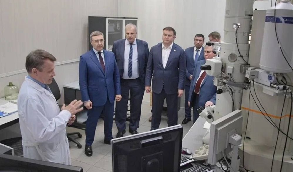 Губернатор Виталий Хоценко и глава Минобрнауки РФ Валерий Фальков посетили омские научные центры