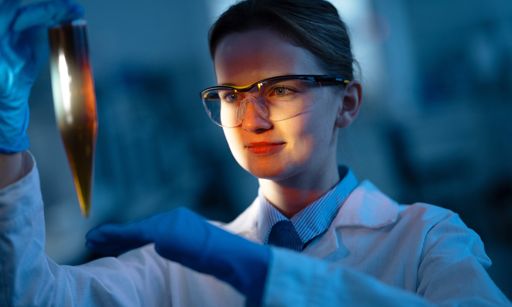 «Газпром нефть» перешла на полный цикл выпуска автомобильных и индустриальных масел с использованием российской компонентой базы