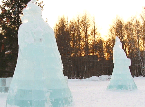 Омские парки украсят скульптурами мультперсонажей изо льда