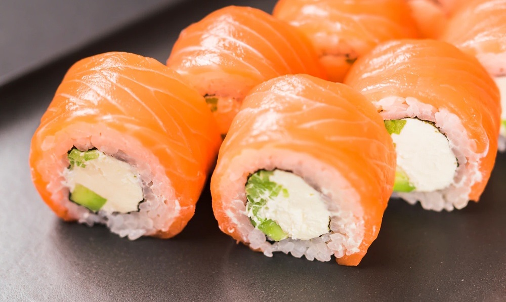 Роскачество опубликовало список ресторанов, в которых подавали роллы с кишечной палочкой 