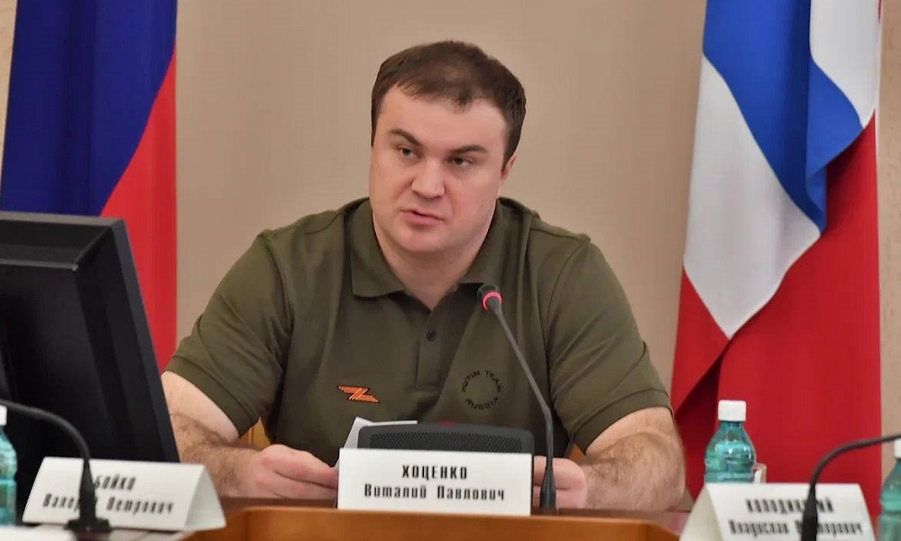 Глава Омской области Виталий Хоценко поручил выплатить по 100 тысяч рублей контрактникам