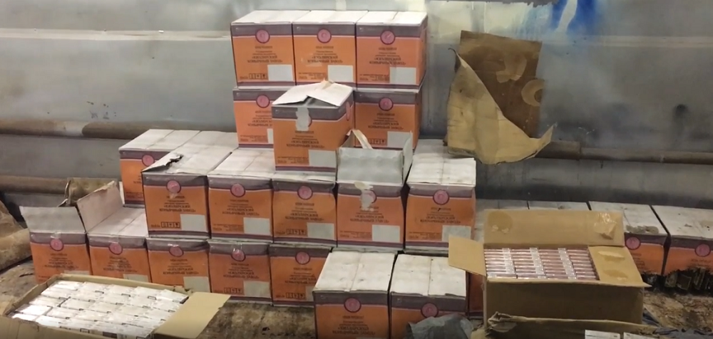 Омичей поймали с поддельными сигаретами и алкоголем стоимостью 7 млн рублей