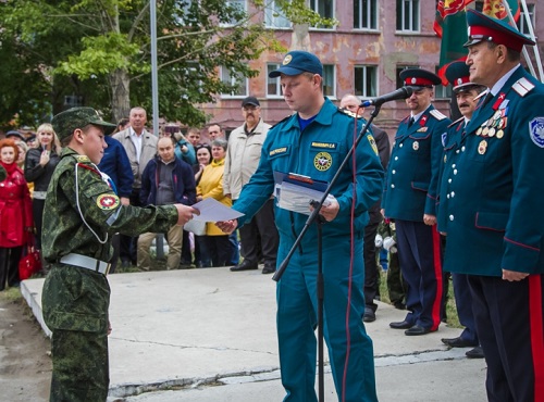 В Омске наградили кадета, спасшего тонущего мальчика