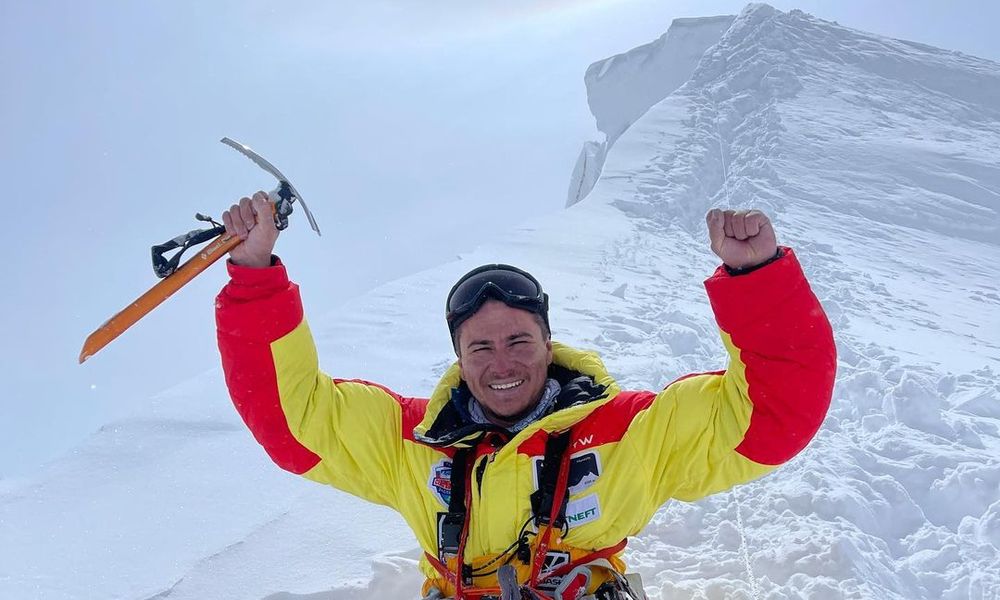 Уцелевший при обрушении омской казармы десантник покорил Гималаи