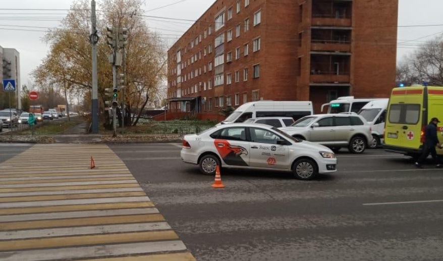 В Омске сбили двух женщин, личность одной из них не установлена