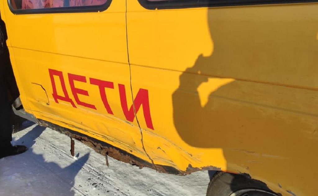 школьный автобус авария.jpg школьный автобус авария.jpg