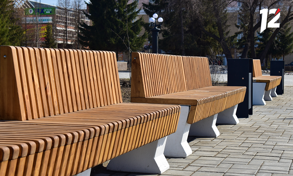 Театральная площадь_скамейка.png