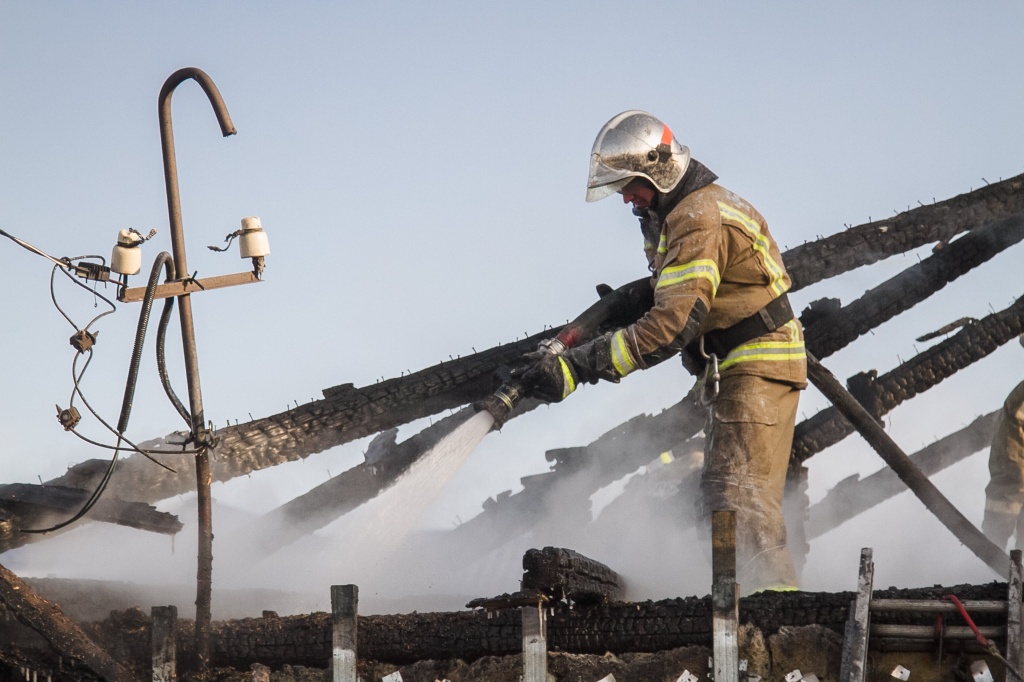 тушит крышу.jpg тушит крышу.jpg